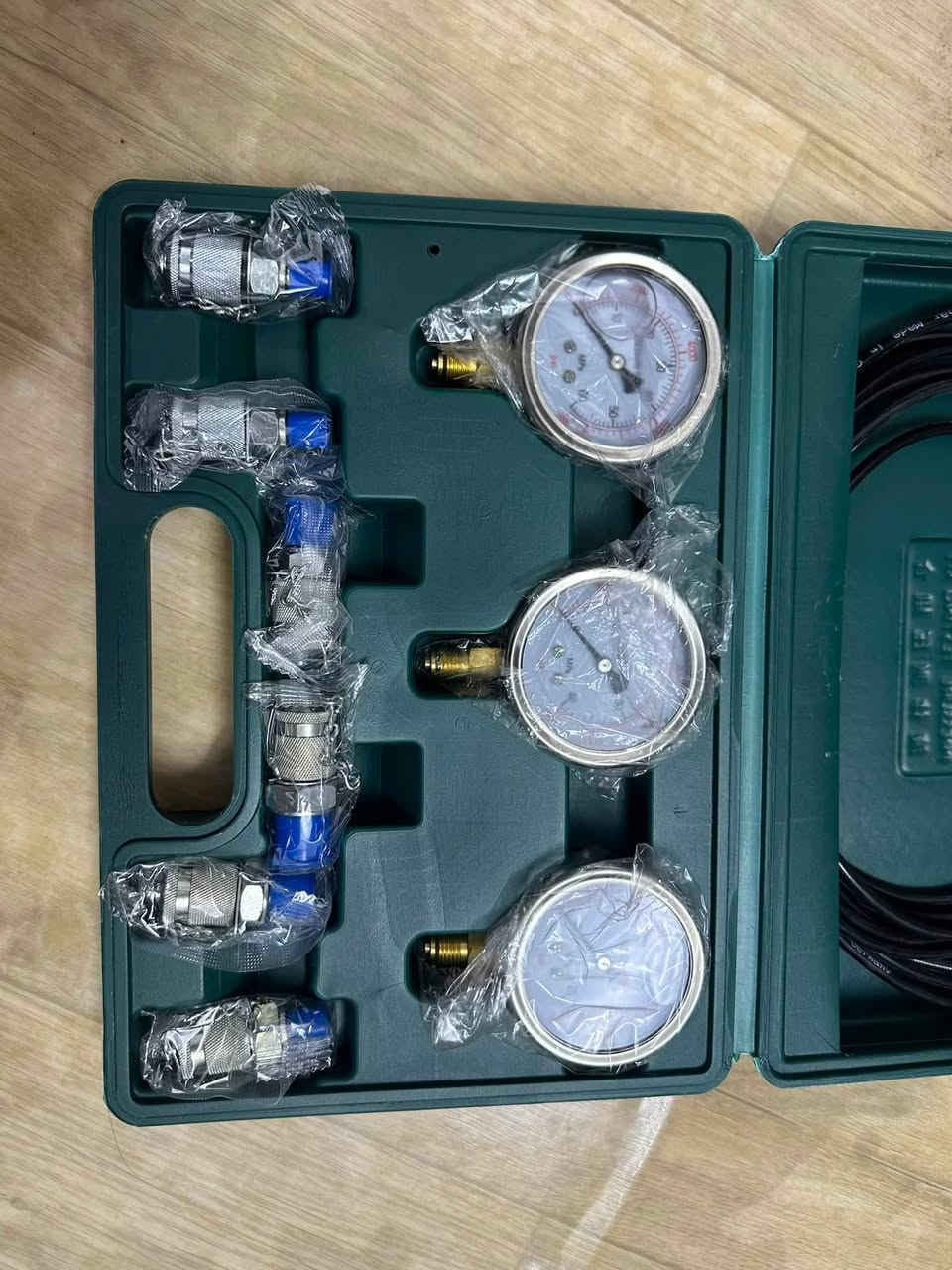 السلام عليكم
طقم فحص الضغط الهيدروليكي 

نوع الطراز:pressure testing kit 777

استخداماته:مخصص لتشخيص وفحص اعطال منظومات الهيدروليك وضغط الطرمبات في الاليات والماكينات الانشائية والحفارات

اعلى سعر بالعافية

يوجد توصيل لكل محافظات العراق

***********
