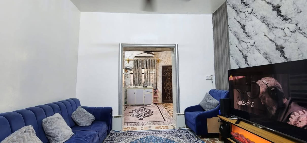 السلام عليكم
🏠بيت طابو صرف للبيع.. مساحته واقع حال 105م بالطابو 100م
يتكون من..
 غرفة نوم
صاله 
مطبخ
طارمه
صحيات
العنوان// حي الغدير قرب مدخل الملعب  ضهر مدرسة الشباب
للاستفسار الاتصال بالرقم// ***********
***********
السعر../( 80 مليون )
