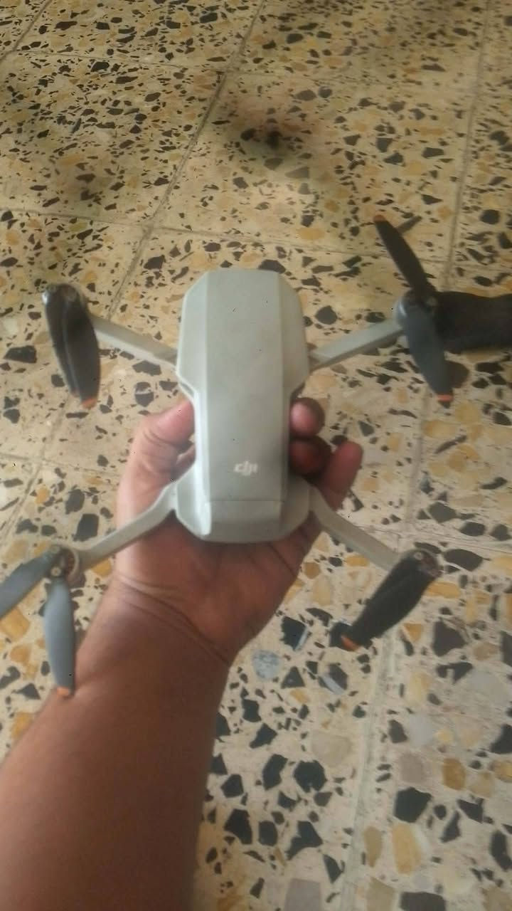 طياراه مسيره لتصوير
مدا الرتفاع 500متر
مدا البعد 5 كيلو 

3 بطاريات    البطاريه الوحده 30 دقيق 

دقت التصوير 4k 

السعر 650  بيه مجال 
الشرائح تعال خاص


**إذا كنت صاحب هذا الإعلان وتريد حذفه لأي سبب، رجاءا أرسل رسالة إلى الدعم الفني**