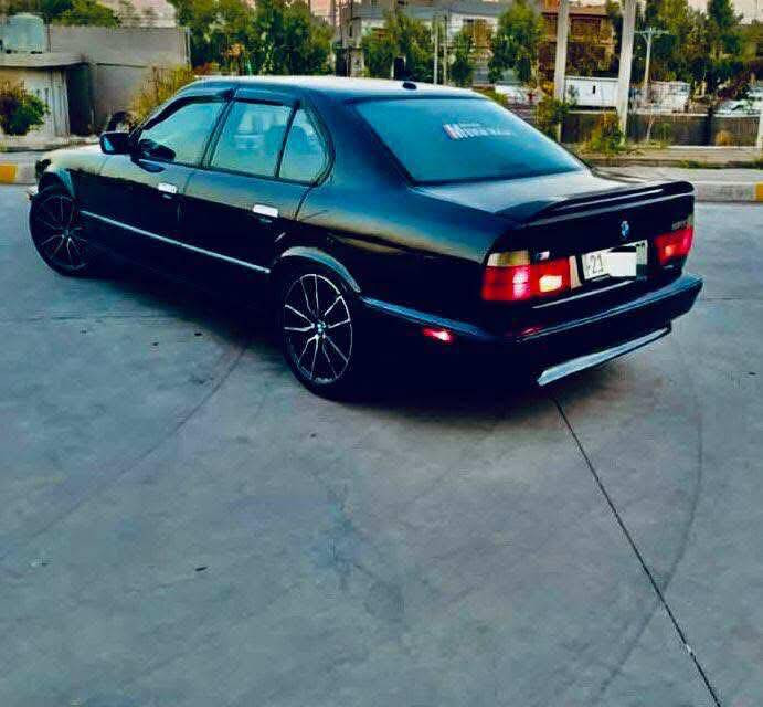 BMW موديل 92 525 
سيارة كاملة
مسجل دمام أستريو 
لايت زنون وكالة 
لدات امامي 
كهربائية كله فول خير من الله. 
داخل جلد بلاد 
حدادية جديده شرط. 
مكينه خير من الله لا تبخير لا تنقيص. 
دهن جديد وكالة دهن كير جديد 
تبريد منضومه جديده ثلج فان كولش قوي 
بس وكف عندي الكمبريسر فقط
ويل بي ام مديل 19 
صدر حداديه إدامة كاملة. 
السياره خير من الله رقمه سليمانية 
دولي باسمي 

تريد تحويل تريد وكاله 
رقم تليفون ***********

واتساب. ***********
