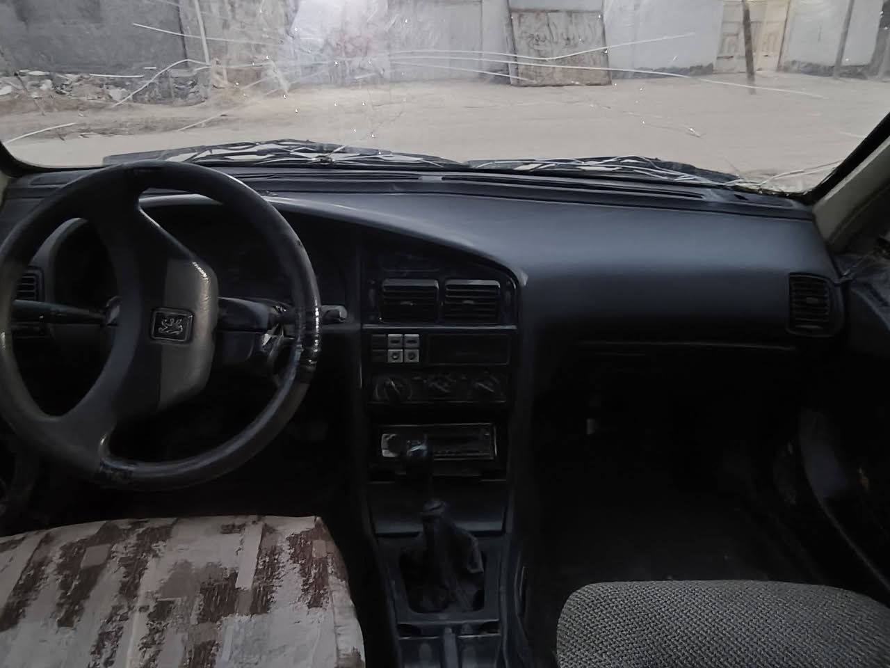 بيجو روى نظيفة للبيع
سيارة اصولية وبيها راعي مداور
اكسن....كير....(مكينة بيها خيط بخار قليل)
تخم تاير جديد
السعر 21وبيها مجال حك الجيه 
استفسار ***********
