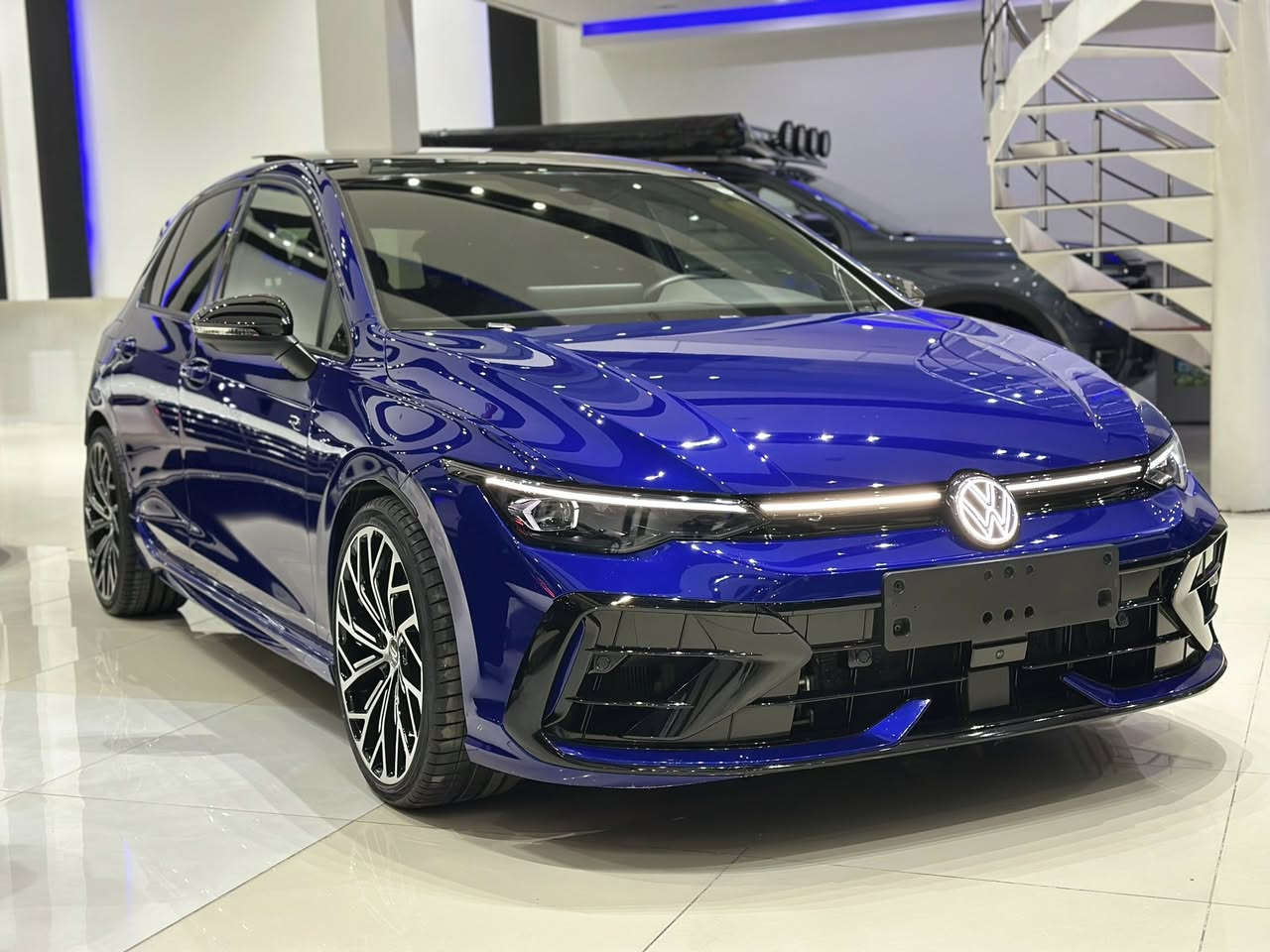 Volkswagen Golf R 
موديل : 2025 
وارد: اوروبي 
المسافة المقطوعة : 49000 كم 
حجم المحرك : 4 سلندر 
بانوراما - كشنات شاموا - بوكيت سيت - تحكن ستيرن لمس - شاشة كبير - مقاعد تسخين - ستيرن تسخين - وضعيات قيادة - رادار 360- كامیرا 360- حساسات- ………… .
رقم سليمانية 
بدون صبغ 
مكفولة كفالة عامة 
للاستفسار: ***********
———————————————
Volkswagen Golf R 
ساڵ:2025 
هاوردە: ئەوروپی 
ماوەی رۆشتن :49000 کم 
قەبارەی بزوێنەر : 4 بستۆن 
پانۆراما ـ کوشن شاموا ـ کشن سیباق ـ سوکان ڤۆلیۆم لەمس ـ شاشە گەورە ـ کوشن گەرمی ـ سوکان گەرمی ـ مۆدی لێخورین ـ رادر 360 - کامێرا 360 - حاسە 360 -……………. .
ژمارە سلێمانیە 
بێ بۆیاغ بێ سارد 
بۆ پەیوەندی : ***********
