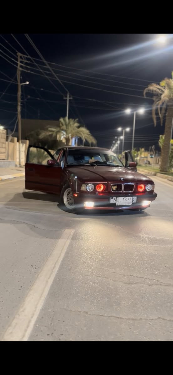 شلونكم حبايب bmw 1992 مسكر عدل اصل سياره نضيفه كفاله صبغ فقط بدون ضربه سعر السياره 65$ التواصل ***********
