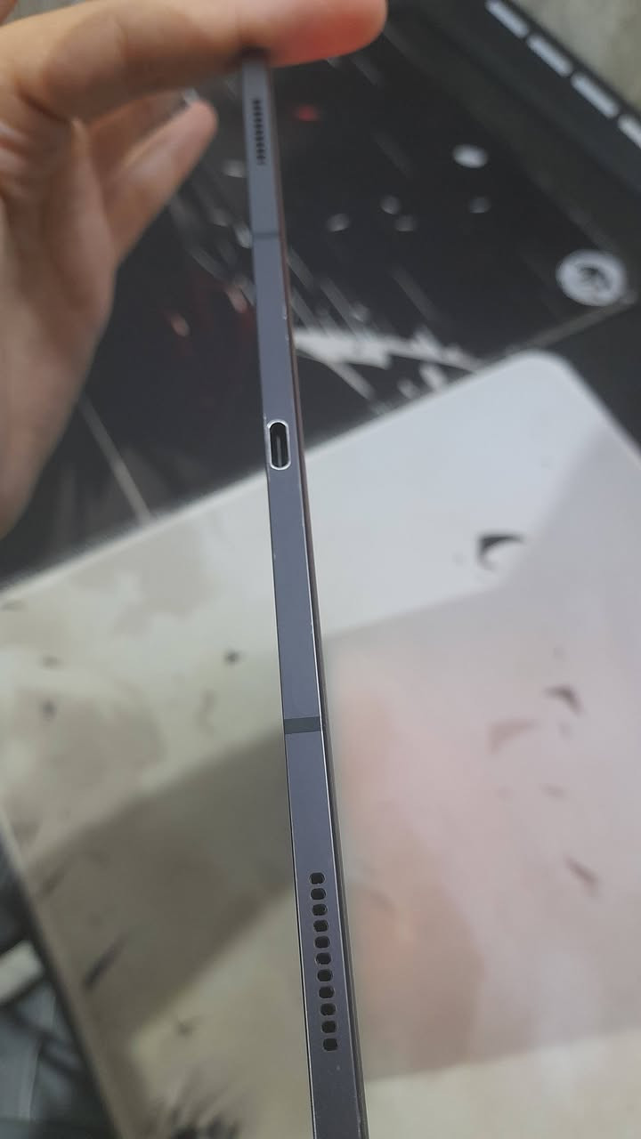 Tab Samsung S8 Ultra
ذاكرة 256GB 
شاشة سوبر OLED بحجم 14.6 انج
بتردد شاشة 120 هرتز
يدعم شريحة 5G
معالج فلاكشب جيل ال8 يشغل 120 ببجي وكود بدقة عالية
ممتاز للكتابة والدراسة وصناعة المحتوى والمونتاج
معاه لاصق اصلي مقاوم للخدش 
معاه قلم التاب الاصلي ورؤس القلم الاضافية عدد 2
استخدام شهرين نظافته 98% 
يجي معاه سماعات بلوتوث هدية
السعر 790 الف قفل
الشراي يراسلني خاص او مراسلتي على رقم الواتساب *********** رجاءً لاتكسر بالسعر اذا مو شراي 
ماعندي توصيل مكاني بالموصل
