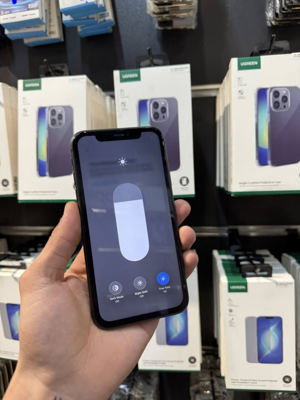 آيفون 11 كامرتين 
الذاكره 64g
بطاريه /75%
الجهاز كله بلادي فيس إيدي شغال 
مستبدل شاشة اصليه 100% 3 خيارات 
باقي الجهاز بشرط ونضيف مكاني اربيل
السعر 155الف للتواصل ***********
