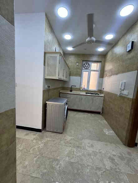 شقة طابق أول مؤثثة بالكامل – المنصور/المتنبي
تتكون من:
 • غرفتين نوم
 • صالة
 • مطبخ
 • حمام
الشقة مؤثثة بالكامل وجاهزة للسكن.

للاستفسار: ***********
