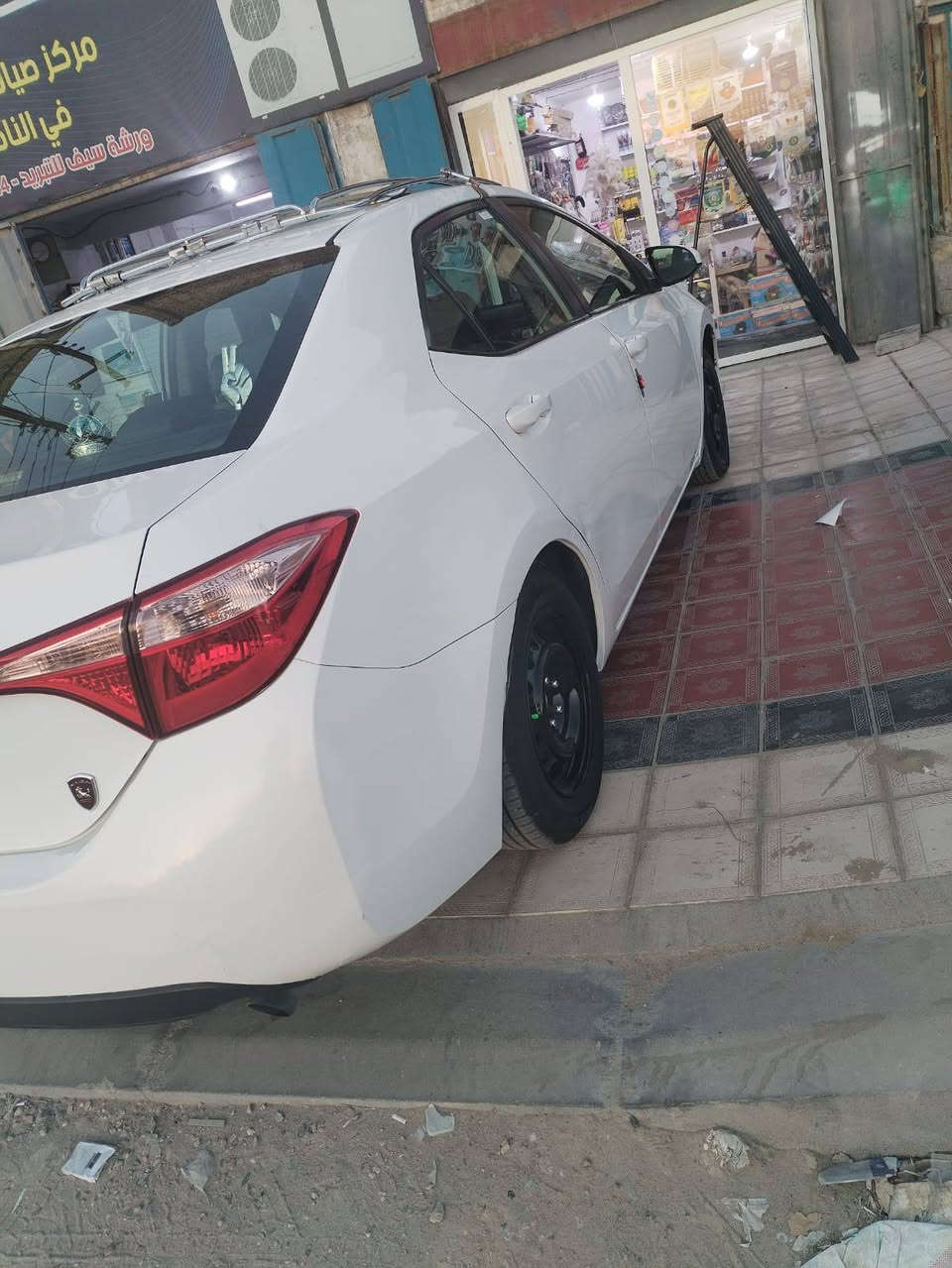 سلام عليكم كورله 18 جاهزه على اخر حبايه مكينه كير حداديه تخم تاير كله جديد رقم بغداد بسمي بيها بس البنيد فول مواصفات السعر 147وبيها مجال قليل ***********
