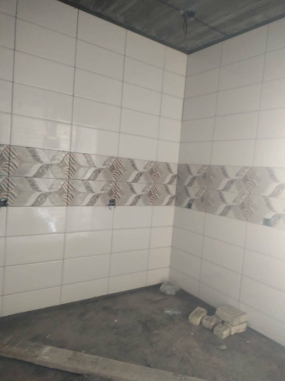 السلام عليكم خلفة سرميك بورسلين وكاشي ومرمر ودرج شغل درجة اولي واسعارمناسبة *********** ب وتس بغداد فقط
