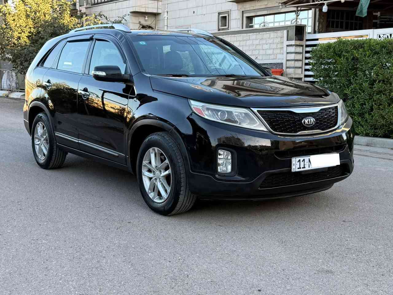 السلام عليكم 
سورنتو 2015 خمسه راكب مكينه 2400 GDI قطعتين تبريد السياره حادثه باب عكس السايق امامي وبيه جاملغ وبنيد مبدلات  بيه مكانات صبغ بأمريكا مكفوله مــن الحادث لغود شواصي تكم قماره مكفولات السونار مرفق مع المنشور مكينه وكير مكفولات صدر امامي وخلفي جديد تخم تاير شديته جديد كهربائيات كله شغاله منضومه لايت زنون عالي وناصي وبلوجكترات سياره جاهزه للاخير بدون نقص ابد معروضه ب ( 123$ ) وبيه مجال بسيط مكاني بغداد الدوره شارع 60 للاستفسار ***********
