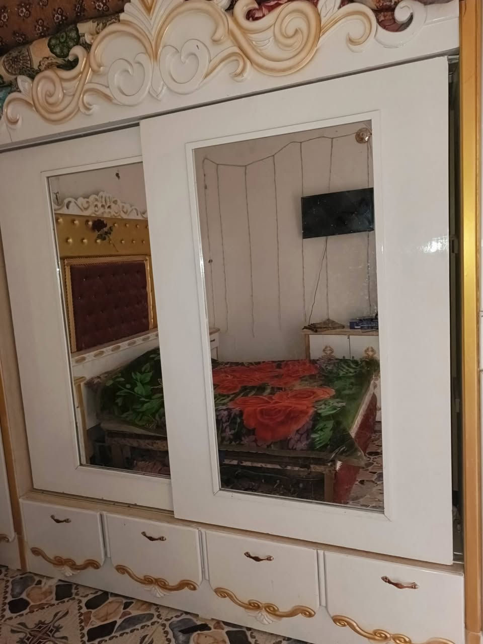 سلام عليكم غرفة نوم البيع مستعجل على بيعه عراقي تصميم تركي تفصال ***********
