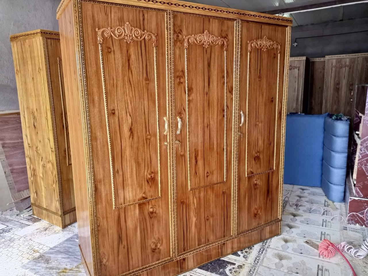 كنتور نجار صاج سعر ابو3باب200وابو2باب130 مكان حي المعلمين شارع نهر عزاوي خلف حي طلاع رقم هاتف ***********  ويوجد توصيل
