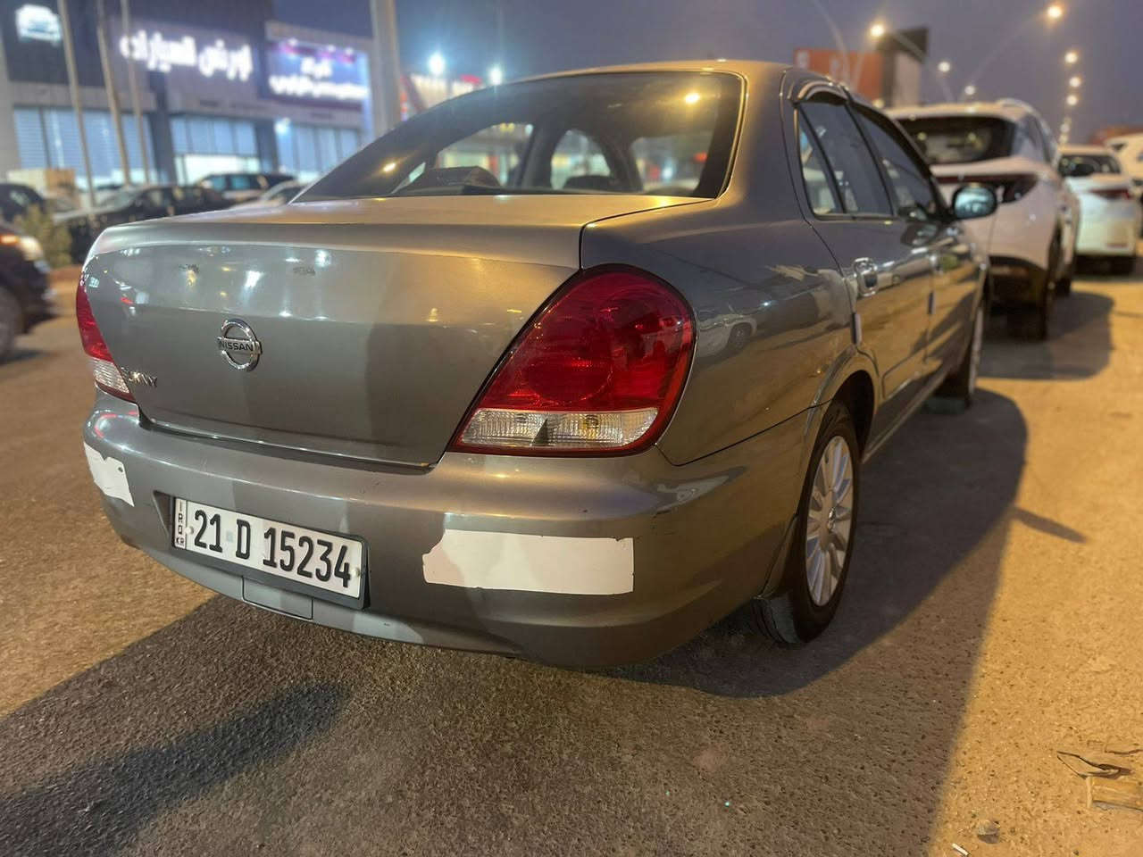 السلام عليكم للبيع نيسان سني ياباني وارد سعودي 2012 مكفوله من صبغ وفتح وتبديل وضربه بيه بارد جدا بسيط قبق الجنطه رقم شمالي دولي باسمي سنويه هزه سيارة كامل مواصفات محرك قبق اسود جام 4 كهرباء 
السيارة جديده بمعنى الكلمة 
السعر 110 ***********هذا رقمي
