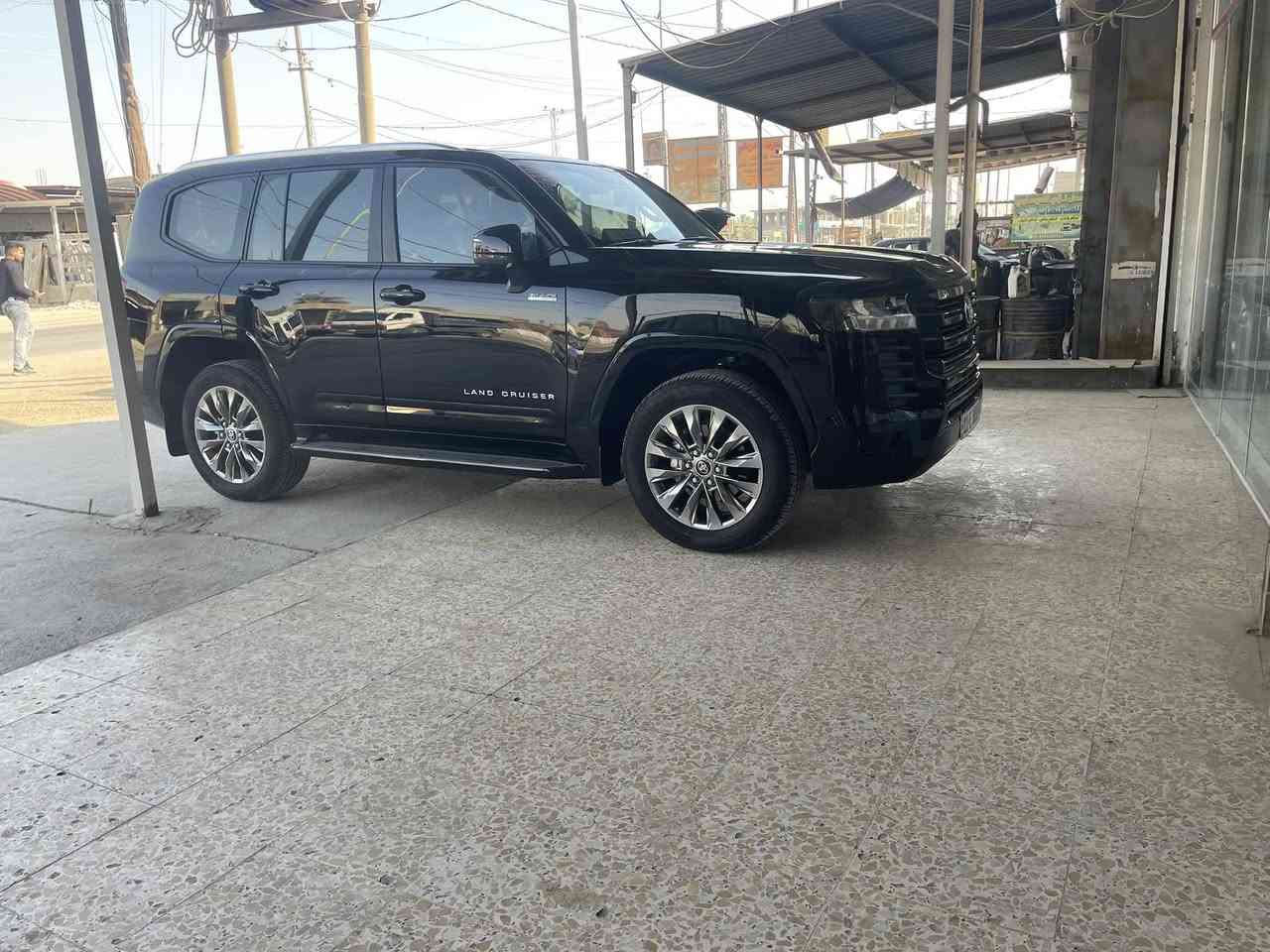 سلام عليكم لاندكروز بلاك اديشن محرك4000 تنفس طبيعي 
موديل 2024 زيروو ماشيه 6000شركه ساز مغلفه بي بي اف رفم بغداد 
بسمي العوان بابل ***********
