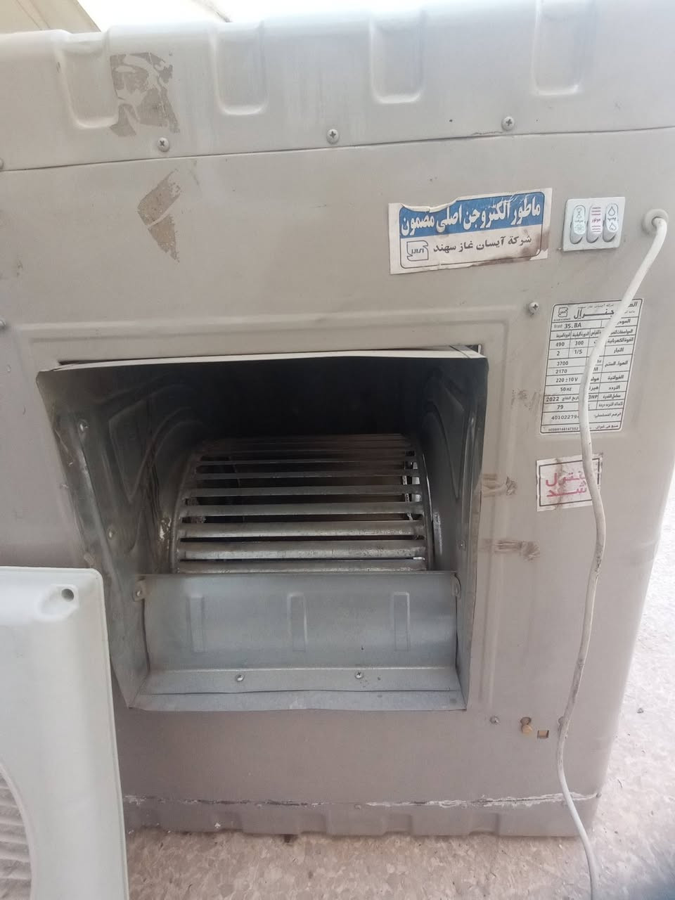مبردة نضيفة جدا كاملة جاهزة  دبل واتربم  حلفة نضيفة  سربس جديد اي ملعب او رخاوة ما بيه ماطور سرعتي.
سعرها 120 قابل تفاوض. ارقم ***********
