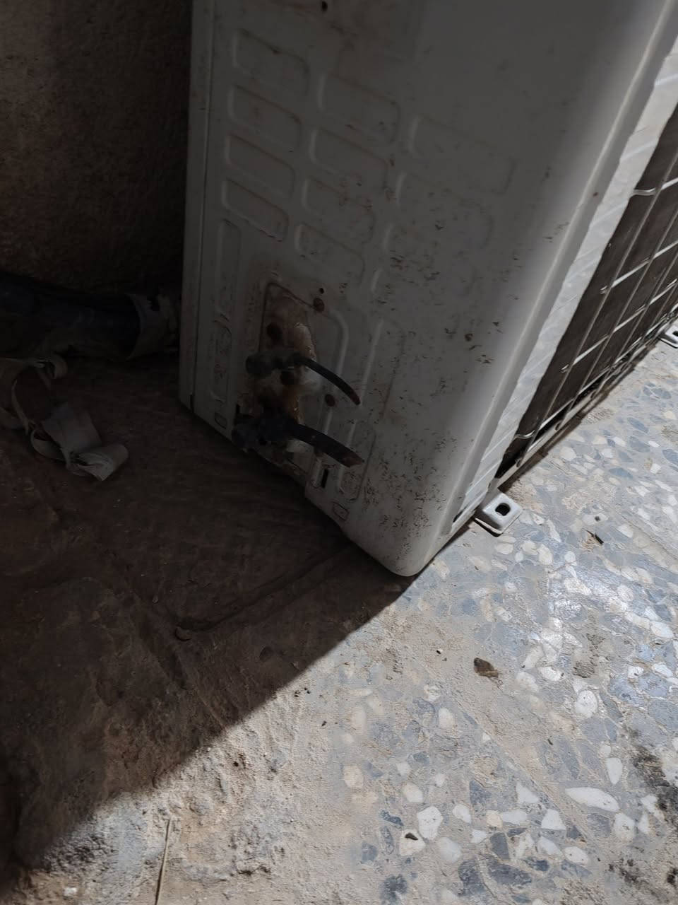 قطعه خارجيه طن ونص مكففوله من كلشي للبيع سعر ١٥٠
***********
