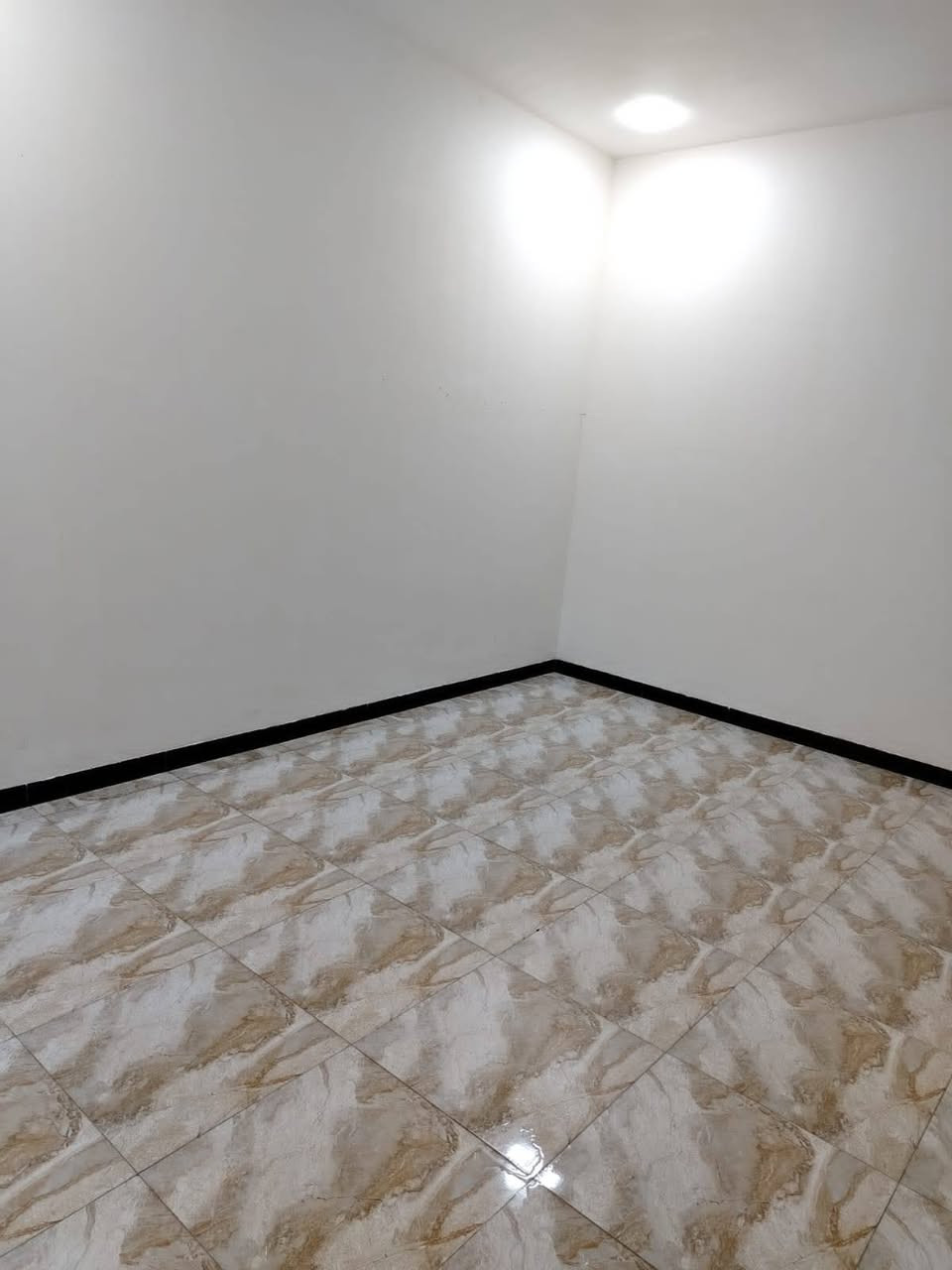 سلام عليكم مشتمل مساحه 125 فول طابق واحد شارع 15 ثالث بيت 🏠 عن 40 منطقه 19 حي مامون 
هاتف 📞 ***********
