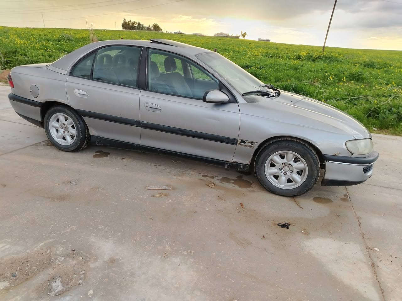 اوبل بزون 97 سنويا وهزا جديد بسمي محرك 20 فل كير اتوماتيك ميكانيك طخم تاير باتري جديد
طخم الأمامي عل نص طخم خلفي جديد
بيها صبغ مكانات جاملغ ورا السايق بي طخا
والباقي شرط تبريد يعوز غاز سعر 40
عنوان موصل الأيمن ***********
