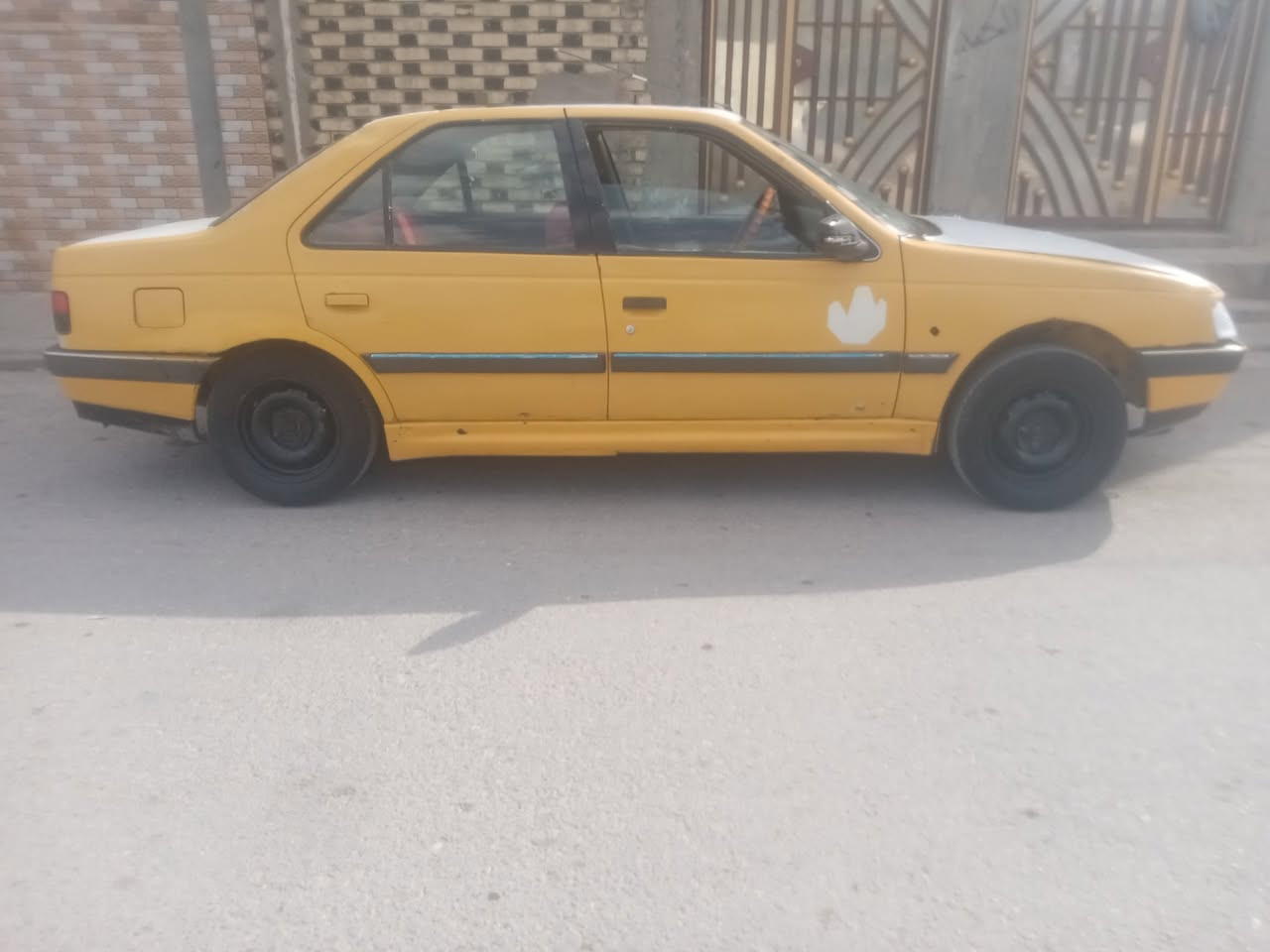 السلام عليكم سياره بيجو 405 لبيع 2010 مكاني النجف سعره 15 وبيه مجال مكينه وكير جدد رقم تلفوني ***********
