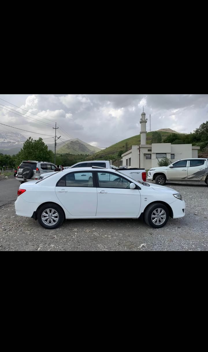 بیوایدی مۆدیل ٢٠١٤ سەیارەکە سبوغی نیە ساردەکوتی نیە هیچی نیە تەنها کەمێک تەزرەی هەیە سەیارەکە فول مواسەفاتە تەنها گێر عادیە سەیارەکە لە شەریکەوە تاکو ئێستا یێک دەستە بە ناوی خۆمە رەقەم و سەنەوی تاکو ٢٠٣٠ نوێیە 
رەقەم تەلەفۆن:***********
شوێن:سۆران
نرخ:٦٨$ سوران, أربيل
