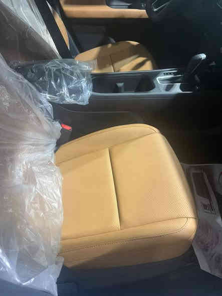 تتميز نيسان كيكس S 2WD  خليجي زيرو مال شركة موديل 2025 بمحرك  2.0  ونظام دفع أمامي. تشمل المواصفات الداخلية شاشة لمس وسطية قياس 12.3 بوصة،
وشاشة عدادات رقمية بنفس الحجم،
ونظام صوت متصل بالبلوتوث،
 وواجهات آبل كار بلاي وأندرويد أوتو.
حساسات
توقف ذاتي
بصمة + تشغيل عن بعد
مانع انزلاق  
 جام كهربائي
كامرة خلفية
ماصدات ليد وزنون

.السعر ٢٣٠$ للاستفسار الاتصال على الرقم***********
