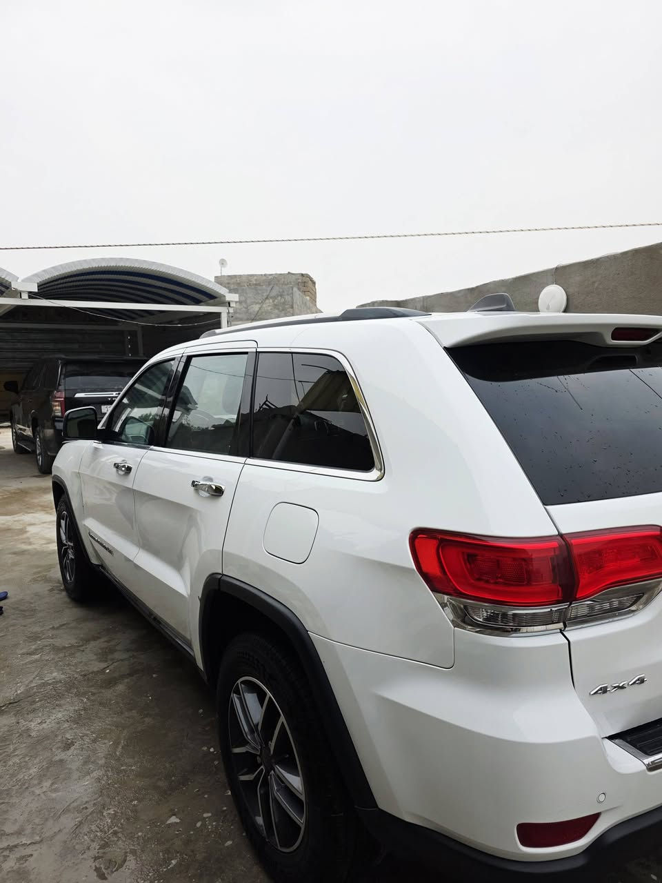 السلام عليكم جيب 2019 رقم أربيل فول مواصفات ما عدى الفتحه وكاله تحويل وحادثها في الصوره السياره جديده جاهزه من كلشي مكينه كير حداديه كفاله طخم تاير جديد سنويتها تنتهي 2030 
رقم الاستفسار ***********
