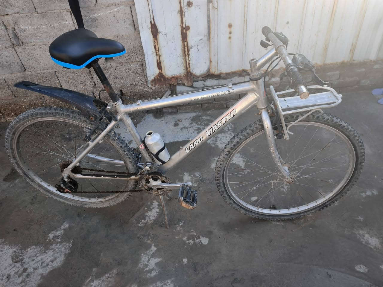 بايسكل ياباني كامل مكمل كله فافون اصلي سعر 40 وبي مجال لشراي مكان الحسينيه شارع 12 متواجد فيس ورقم تصال ***********
