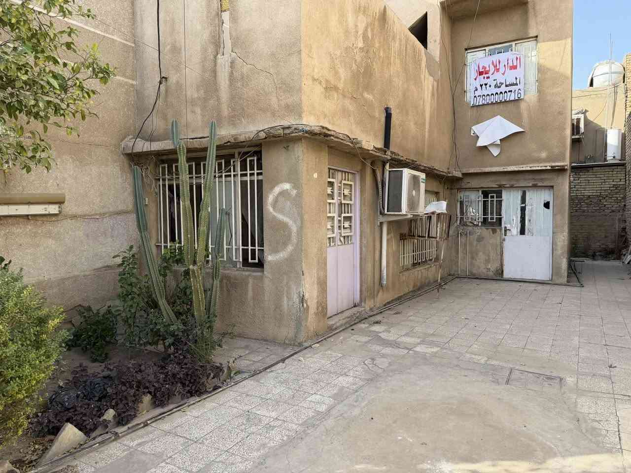 دار للايجار
المساحه ٢٢٠
حي العامل شارع ٩ نيسان /فرع مصور البستان 

***********
