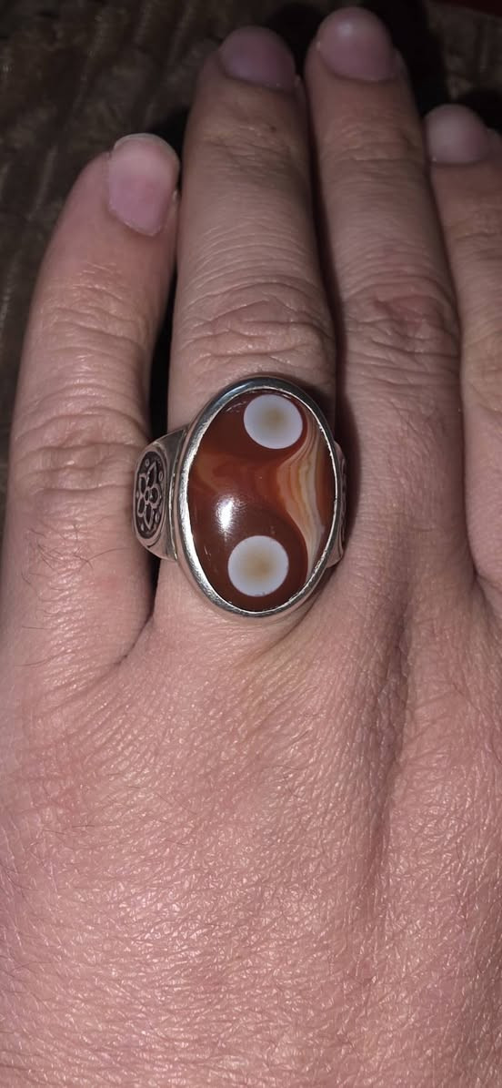 ياالله السلام عليكم قطعه نادرة من السليماني الاحمر سعرها عل خاص مكاني مدينة الصدر ***********
