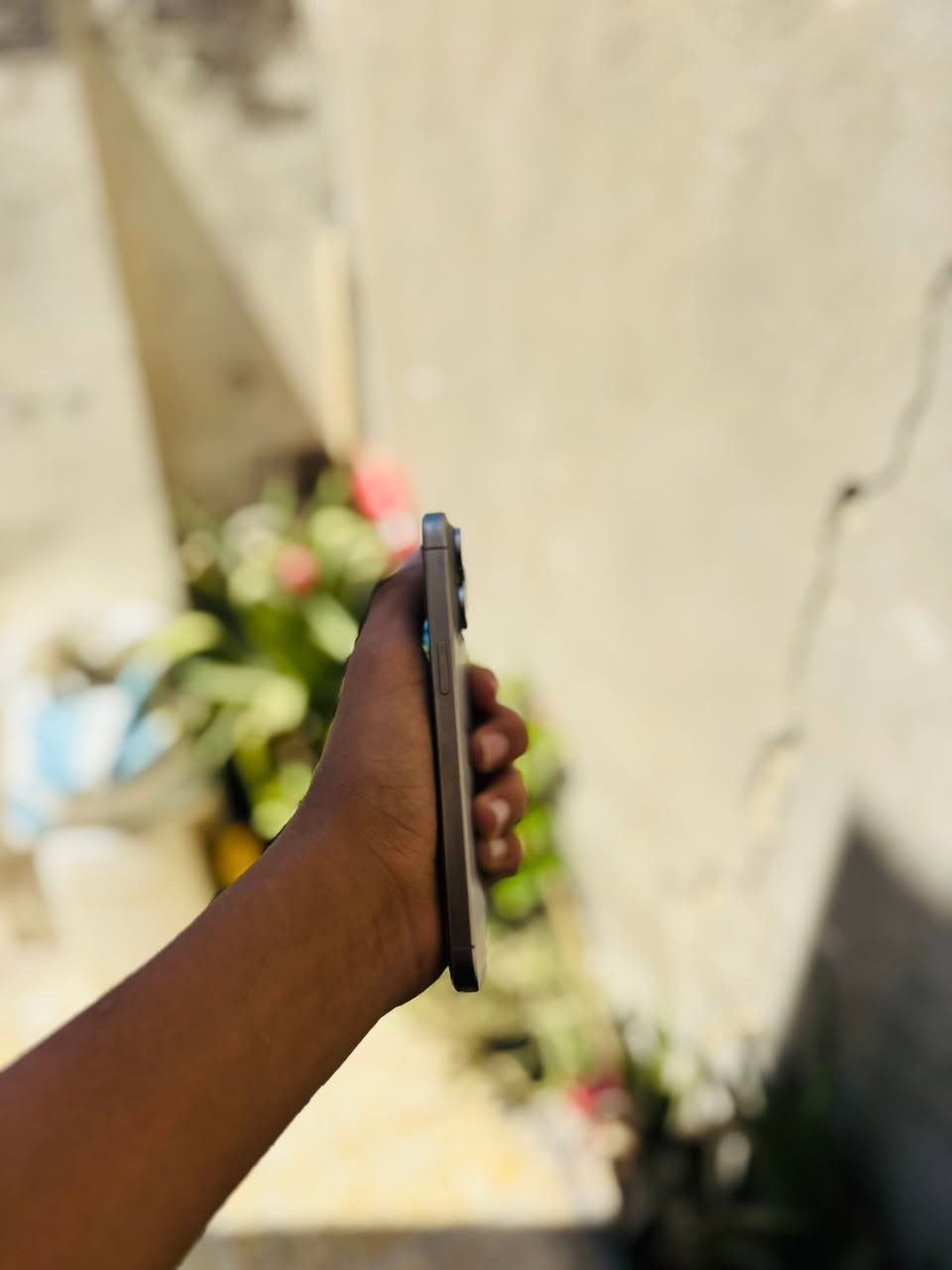 السلام عليكم للبيع ايفون 15pro max ذاكرة 256 بطارية 81بلادية نضافة100/100 ما مبدل بي شي الجهاز ماستر مطابق الكارتون وتر بروف السعر مليون و٢٥واتصل عل رقم***********
