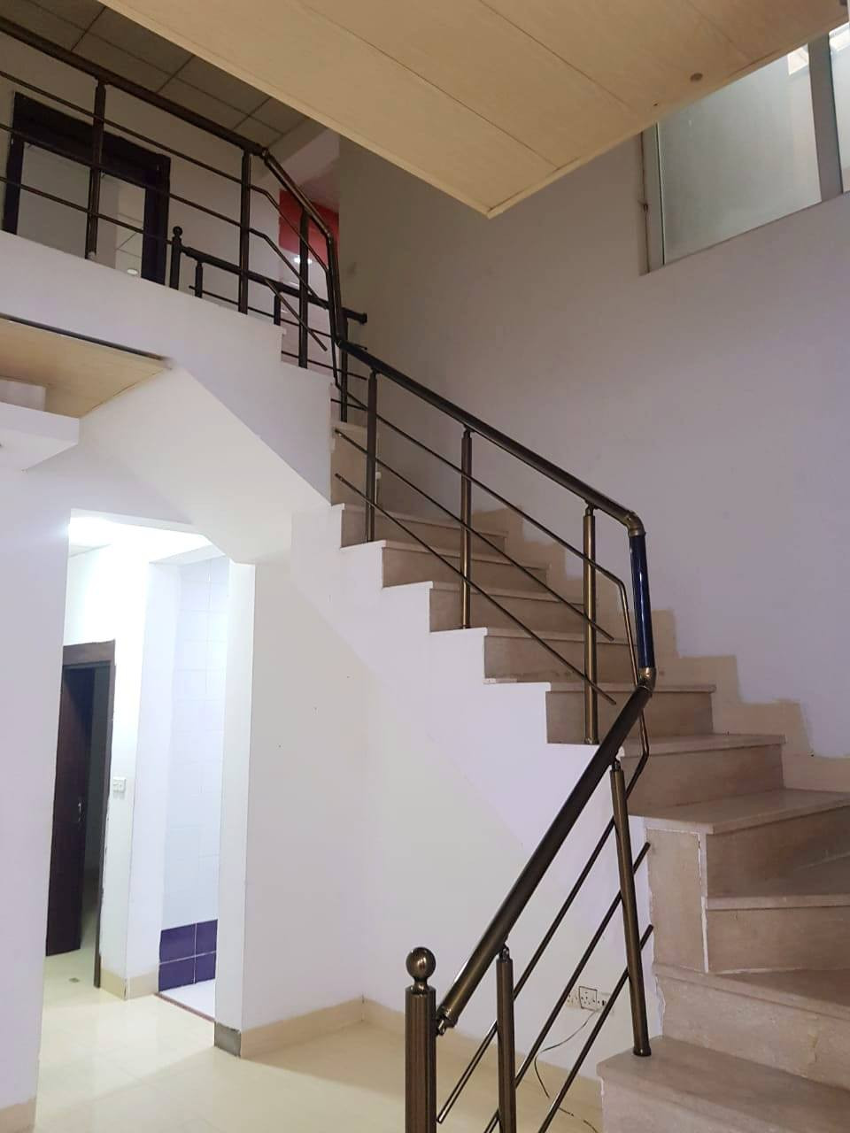 🏡بيت مقابل حديقةفارغ للإجار🏡
للإستفسار واتساب***********
/مساحة200متر/4غرف/طابقين/
/سباليت/دكتات/كاونتر/
/كراج/غرفة ماستر/بلكون/
/أربيل/المربع الذهبي/بارك32/
/مقابل إمباير/خلف فندق سينترو/
