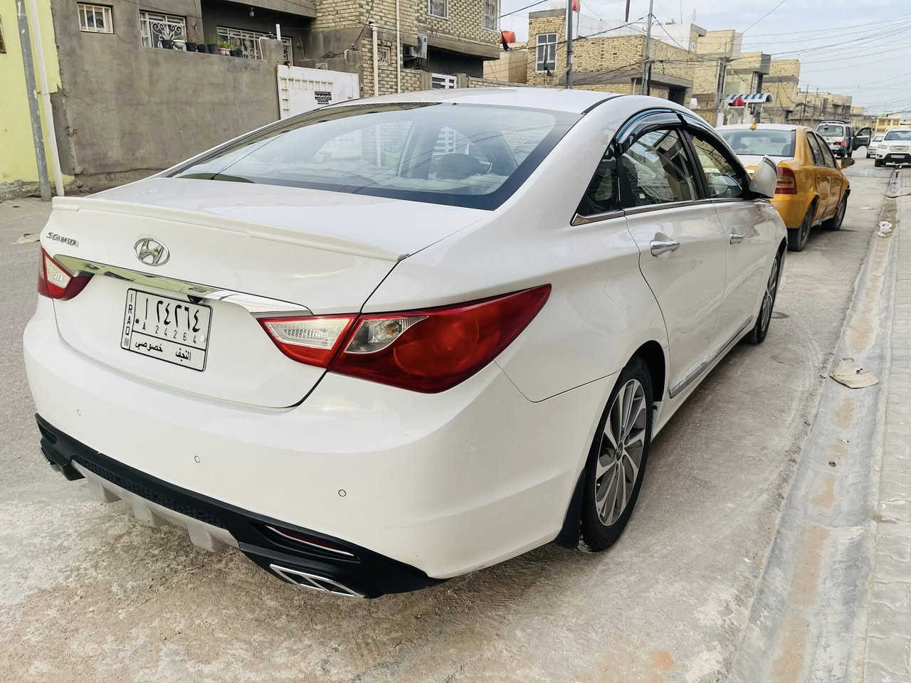 سوناتا 2014 خليجي رقم نجف الماني
تحكم ستيرن 

شفتات

كشن كهرباء 

مري شفط اشايربلمري 

ثلاجه بلچكمچه 

حساس خلفي 

شاشه كامره 

تبريد خلفي 

السياره عليه ادامه كامله حداديه جديده من الطول للطول مع تخم تاير جديد باتري جديد ماشيه 166 الف 

محرك 2400 دوش گير خير من الله سياره مناقصه برغي الله شاهد بيه باب كلير فقط وبارد جدا بسيط والباقي كفاله سعره 132 بيه مجال حك الجيه ***********  مكان السياره النجف حي ميسان
