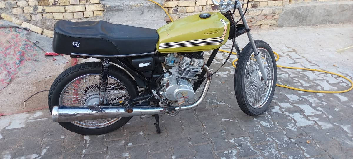 تايكر كلك شاصي نظيف . للبيع السعر ٣٢٥ مكاني رميثة ***********
