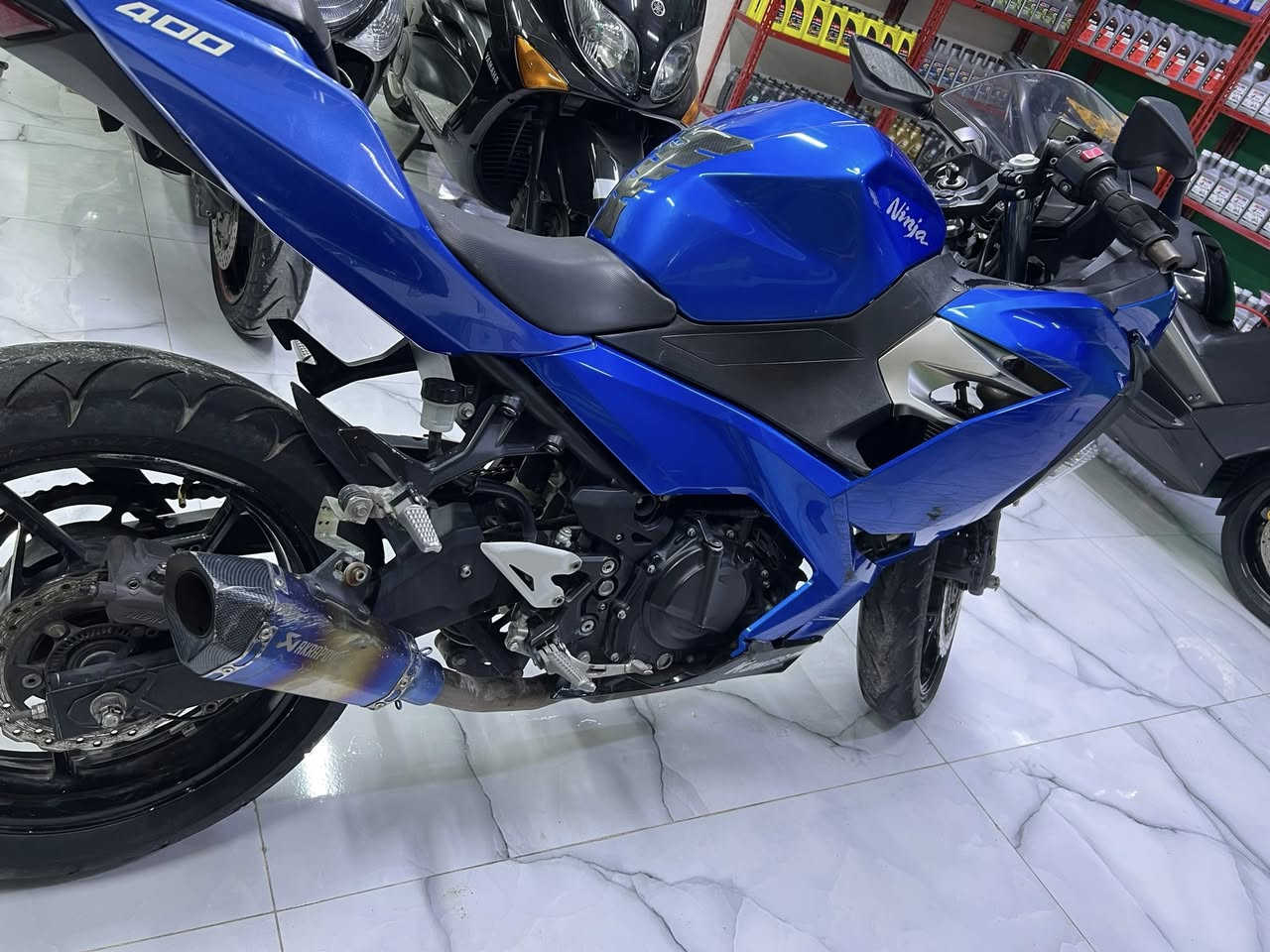 كاوسكي للبيع موديل 2021جديدة الدراجة بيهة حادث جاملغ وكفر امامي الدراجة مكينة 400بستمين الدراجة ABS
مكاني بغداد الدورة شارع المعلمين 
***********
السعر 14ورقة وبيهة مجال
