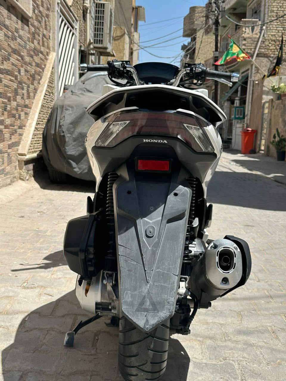 دراجه pcx ياباني للبيع 
موديل 2023
ماشيه 27 الف  
بريكات ABS 
مانع انزلاق
حساس ازدحام
تدفئه بلـيدات
شاصيه Jk
مكينه مكفوله 
اوراق كامله + منفيس + داخله للعراق بمزاد
واتساب : ***********
