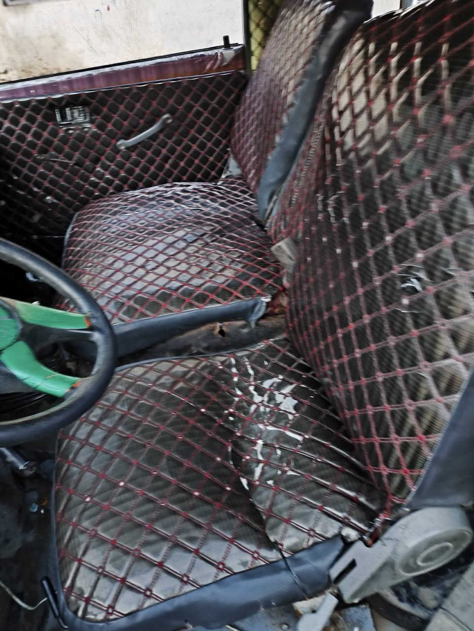 غراض كيا بستا متوفرة كامله شتريد متوفر //جامة اماميه //جامة خلفيه //مكينة گير اكسل ع فحص //غرفة كاملة نظيفه كلش //دشبول نظيف مكاني ديالى بعقوبة قرب جامعة ديالى ***********
