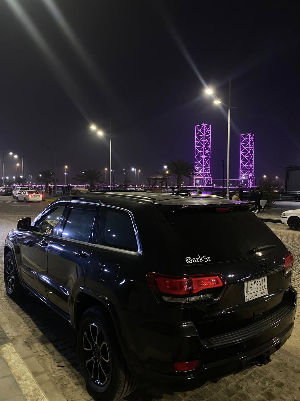 جيب 2015 السياره حلوه داخل احمر توه مبدل تخم تاير وتوه مكمل الحداديه السياره ما ناقصها شي السياره كلش حلوه ورقم مميز بغداد ومكمل الهزه مالتها يعني ماتصرف عليها ربع ولسياره مال جناي مكانها بصره تحويل ثاني ماشيه 140  السياره فول فتحه تشغيل عن بعد صندوك كهرباء 
***********
خابرني وانا بلخدمه 
سعرها 195 وبيها مجال
