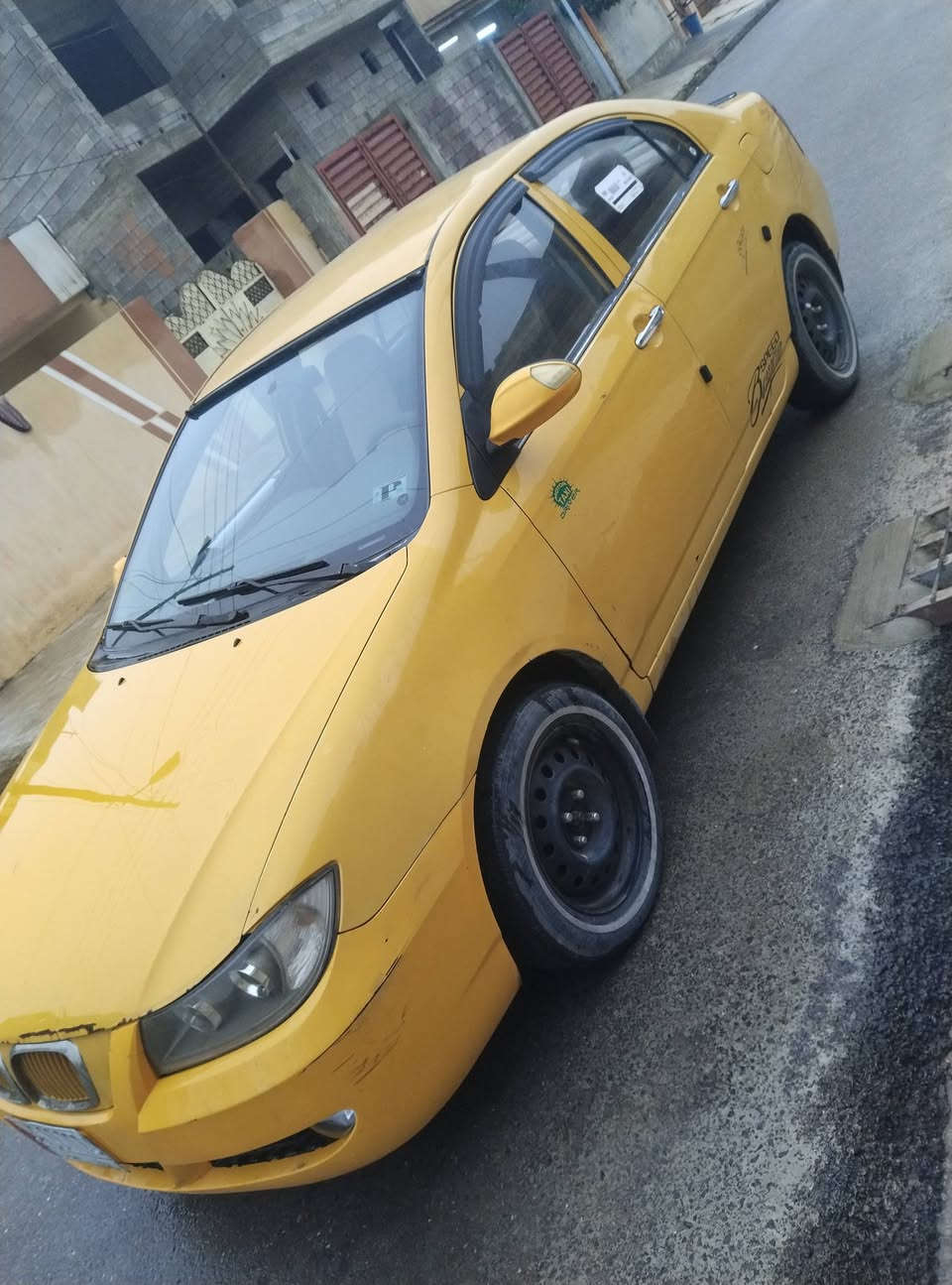 السلام عليكم ليفان للبيع للبيع ومعارض خصوصي توماتيك رقم بغداد صاحبها بالموصل مصفره هيئه غرامات 
صبغ بس باب بعد السائق والدوائر 
السعر 45 مجال قليل  بيها كابون بنزين ورقي رقم صاحب السياره ***********
