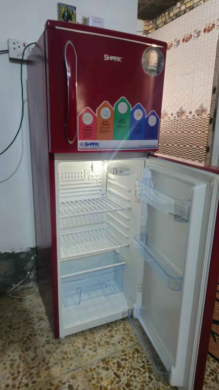 ثلاجة جديدة طك الكارتون 
اخوان جديدة قبل فترة جبتة كل عطل ما بية
نظافة 100٪
عنواني الديوانية 
التواصل ***********و مراسلة الصفحة
سعرة 125 الف وبية مجال حق الكروة ديوانية, القادسية
