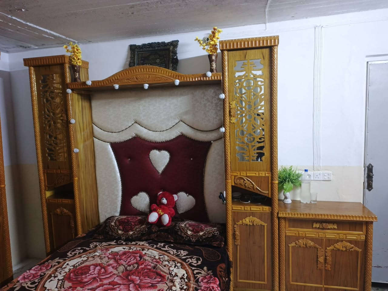 السلام عليكم ورحمة الله وبركاتة للبيع غرفت نوم  مستعمله سنه بس جديده حلوه بيع مستعجل السعر مليون 300 وبيها مجال بصيط حك الجيه مكاني ناحيت وانه اي ستفسار اتصل على الرقم *********** وبي وتساب #الجميع
