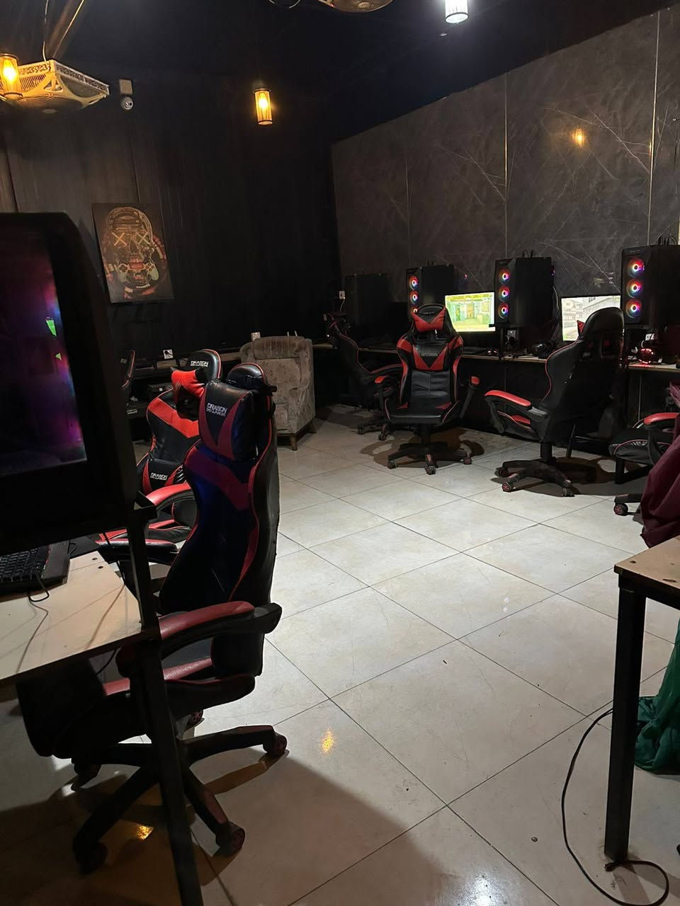 حاسبات للبيع عدد10 حاسبات الي يشتري مكان صلاح الدين مواصفاتهن
كارت شاشة gtx 1650
معالج COR I3 10100
هارد HDD 512GB
رامات 8g 
بور سبلاي 500 watt
تفاصيل اكثر يراسل واتساب ***********
