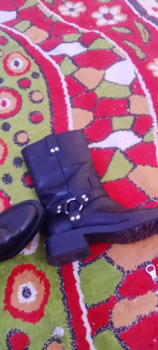 البيع سعر 25الف.    قياس 40.        ***********
