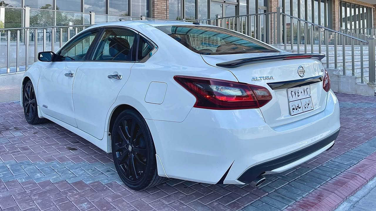 نيسان ئەڵتيما 2017 SR
ویل رەش و بال ڕەش بیلاد
گێر و مەکینە و تەبریدی بە شەرت 
کوشن بیلاد جلد 
130 مایل ڕۆشتوە
بۆنید و چاملخی بۆیاخە بێ ژۆری بە شەرت
4 پارچەی کلێری ئەمریکایە
سەنەوی تا 2030 تازەیە 
250 نوقسانی تیا نیە 
سۆنەرم داناوە 
سعری 111 و معاملە
سەیارەکە لە کەلارە 
*********** كالار, السليمانية
