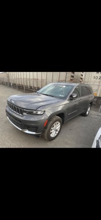 جيب كراند شيروكي 2025 فئه لاريدو واصل ميناء مدة الوصول 20 يوم  السعر 2...