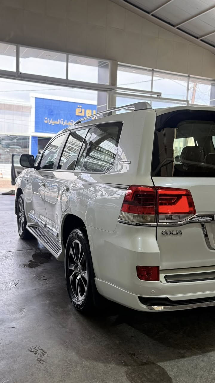 لاندكروز 2021
السلام عليكم 
لاندكروز 2021 شركات مكملة مواصفات الساز الاصلية 
ماشية 66 الف 
صندوك كهرباء 
كراسي كهرباء 
4 كامرات 
فتحة سقف 
شاشة جبيرة 
لايت اسود 
حساس امامي خلفي 
ويل جبير تاير دونلوب 
شاشات خلفية 
3 قطع تبريد 
تحكات ستيرن 
مري شفط 
 ستوب لايت 
لحية خلفية 

السيارة جديدة كلش سونارها داخل لمنشور 

السعر 51،200 

***********
