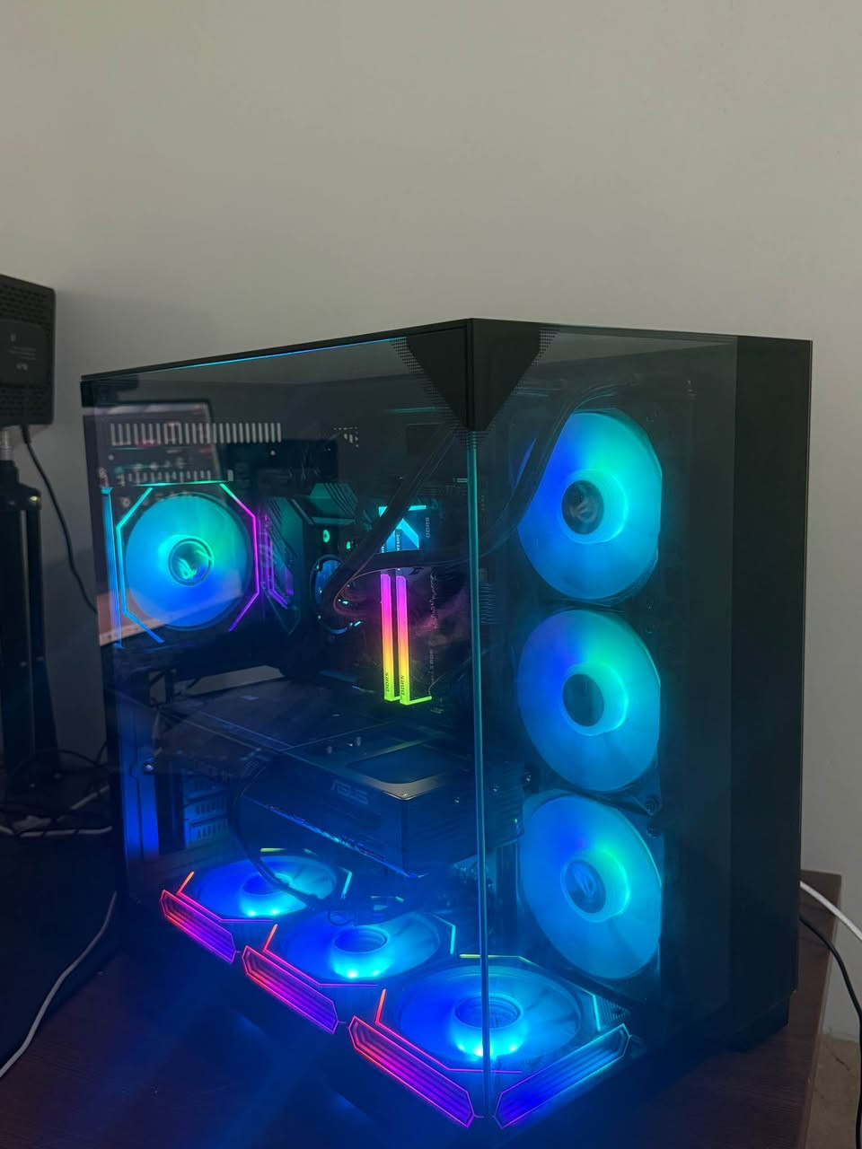 Pc gaming
Cpu i9 13900k
Mb Rog strx z790h
Ram Predator Vesta II DDR5 7200 MHz
Aio. Rog ryuo 360
psu 850w telmaltek platneom
Hard. 2x512ssd nvm gen4
*********** أربيل, العراق
