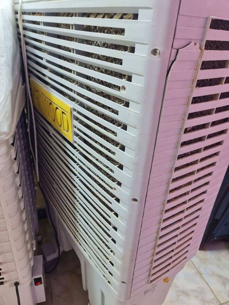 اغراض للبيع جهاز جري رياضي استخدام مرة وحدة ب100 وبي مجال زاوية ب50 وبيها مجال ومبردة 75 وبيها مجال للاستفسار الاتصال او مراسلة واتساب عالرقم ***********
