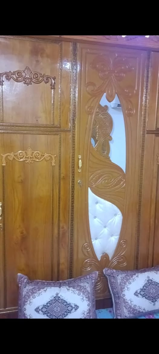 غرفة نوم ب٤٥٠ قفل اليرديها يتواصل على هذا الرقم (***********/***********) الشراي يجي مكان سيد رافع والسعر ثابت لا ينزل ولا يصعد/عنواني ديوانية قضاء الشامية
