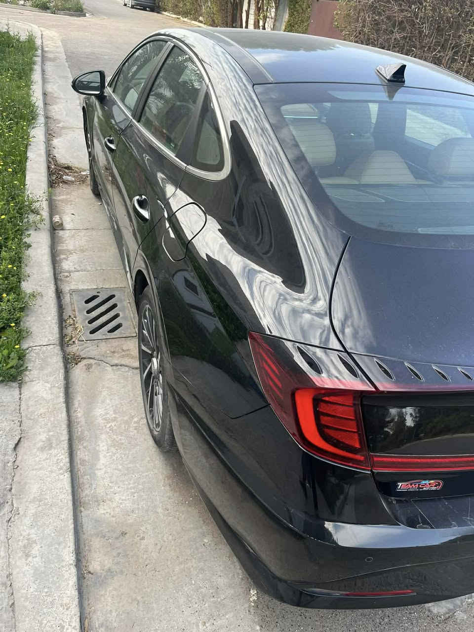 السلام عليكم 
من رخصة الجميع 
سوناتا 2020 وارد امريكي رقم اربيل بسمي 
محرك 1600 توربو 
فول الفول الفول ام الكامرات وداتا  شو 
كفاله من كلشي وجاهزه 
حادثها بنيد بدون ايرباك وبدون دواخل 
السعر  165 وبيه
للاستفسار 
***********
بغداد حي الاطباء
