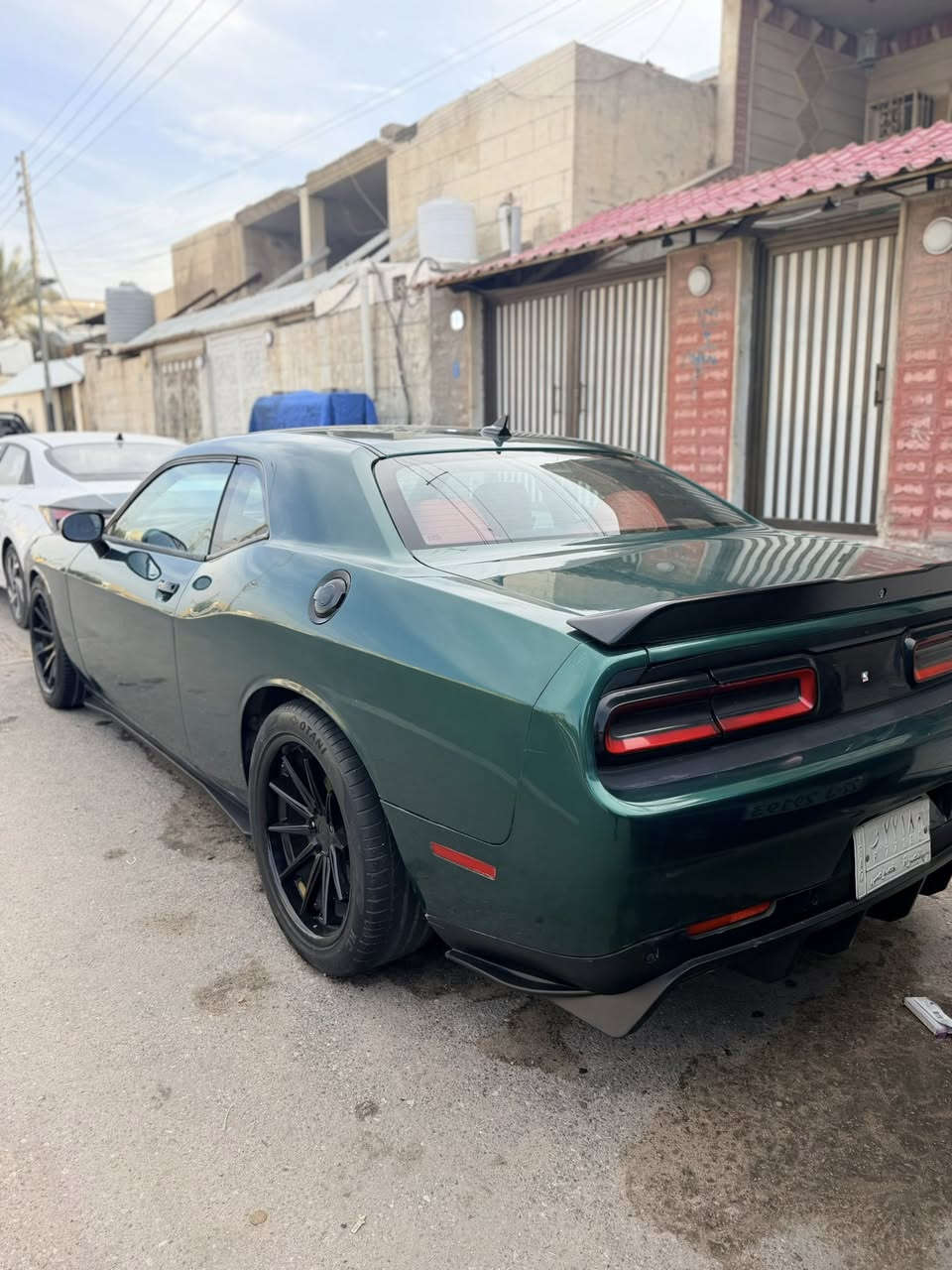 السلام عليكم اخواني للبيع جالنجر 2015 سكات باك
محرك V8 6.4 لتر 
كير عادي 
فول مواصفات عدى فتحة السقف 
السياره مغير لونها بامريكا 
جاهزه من كل شي ما بيها اي نقص 
رقم بصره باسمي سنويه 2028
الحادث مالتها الجاملغ الأمامي جهة السايق 
السعر 140 وبيها مجال بسيط العنوان البصره القبله حي المهندسين الرقم ***********
