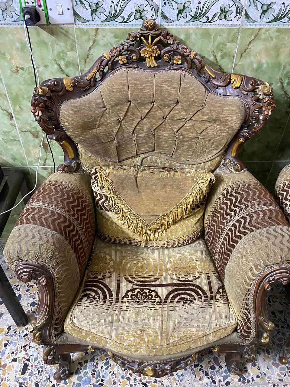 🛋️ تخم قنافات خشب صاج أصلي للبيع 🛋️
السلام عليكم..
للبيع تخم قنافات مستعمل ونظيف مثل ما موضح بالصور 
📌 تفاصيل التخم:
 نوع الخشب: خشب صاج أصلي متين وثقيل، مو من هذا الخشب التجاري الخفيف.يكون قنفتين و 4كراسي 
 الحالة: نظيفة وجاهزة للاستخدام.
 السعر: 120 ألف دينار فقط (قفل).
📍 الموقع:
 العنوان: بغداد - سبع البور.
📞 للمهتمين والشراء:
الرجاء مراسلة الخاص أو ترك تعليق وسيتم الرد بأقرب وقت.
(ملاحظة: النقل والشحن على المشتري) 

واتساب ***********
